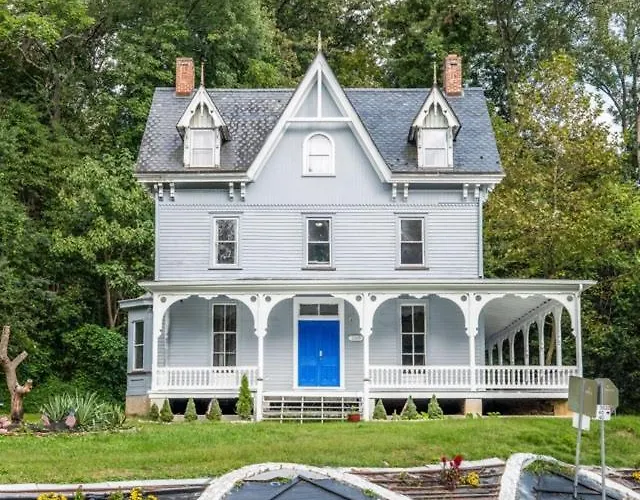 The Mansion Luna Reid